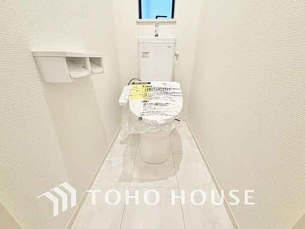 清潔な空間であって頂けますように、目に留まるだけではなく、汚れをふき取り易いフロアと壁紙をチョイス。