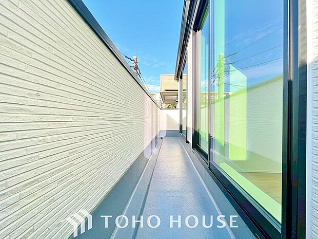 陽光に愛され、環境に恵まれ、家族に包まれた邸宅は、どんなに月日が経っても色褪せる事なく輝き続けます。