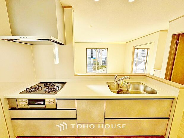 広々としたキッチンスペースで作業ができると、お料理の腕も日に日に上がりそうな気がしてきます。