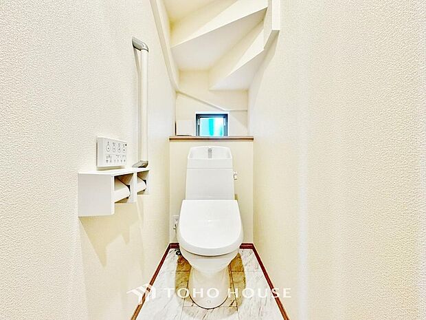 十分な広さと清潔感のあるカラーで纏まったおトイレ。時間に余裕とゆとりを持たせます。