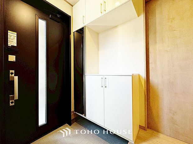 シューズボックスは限られた玄関スペースでも収納を取れる為、玄関内をすっきり片付けることができます。