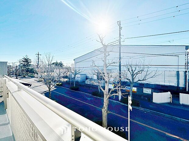 その豊かな眺望にふさわしい空間には、通風・採光にも優れ、心地よい光と風があふれています。