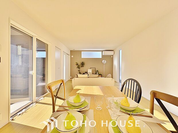 家族皆が集まる場所だからこそ、一番明るく使い勝手のいい空間に仕上げております。