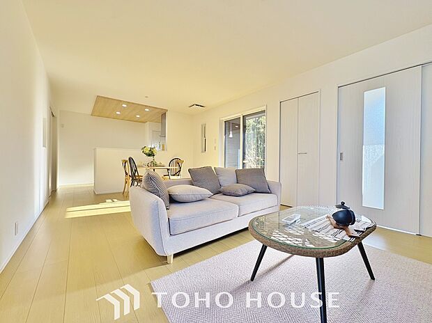 作り手の「気持ちの良いリビングでお過ごししていただきたい」という思いを感じさせます。