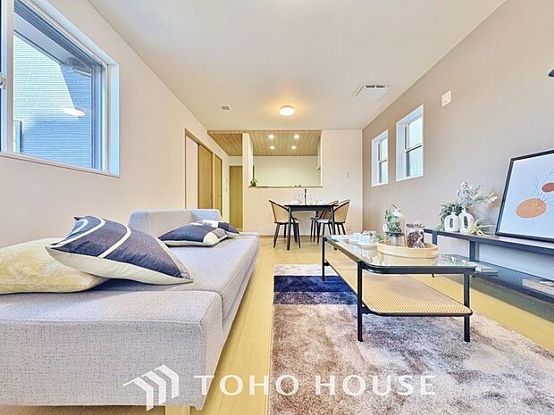 ＬＤＫでは家族が集まり、明るく穏やかな空気のなかで飲んだり、食べたり、笑ったり。