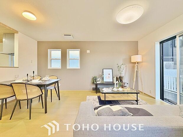 作り手の「気持ちの良いリビングでお過ごししていただきたい」という思いを感じさせます。