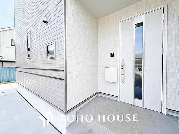 毎日みんなを見送り、そして迎え入れる場所だから。帰りたくなる家をテーマに設計した、自慢の玄関です。