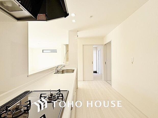 ご家族みんなで調理ができる位のスペースを実現したキッチン空間となっております。