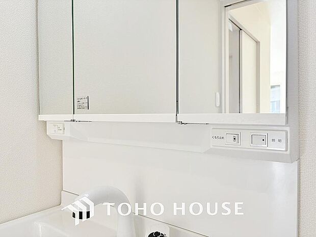 シンプルだからこそ使いやすい。スタンダードなデザインの洗面ボウルは清潔感あるオフホワイトです。