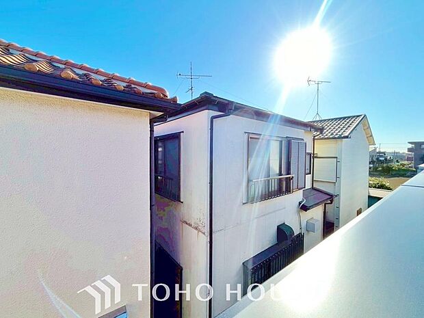 その豊かな眺望にふさわしい空間には、通風・採光にも優れ、心地よい光と風があふれています。