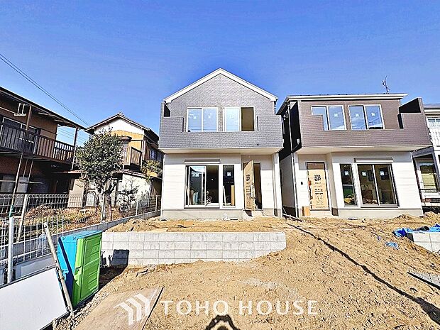 近隣の駐車場まで歩く必要がなく、子どもや高齢者がいる世帯は駐車場から自宅までの距離が短い方が便利です