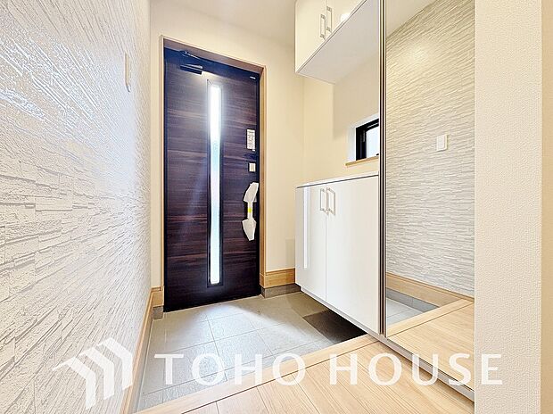 ダウンライトを使用しお洒落に演出。帰りたくなる家をテーマに設計。いつも「人」と「家」の間に・・・。