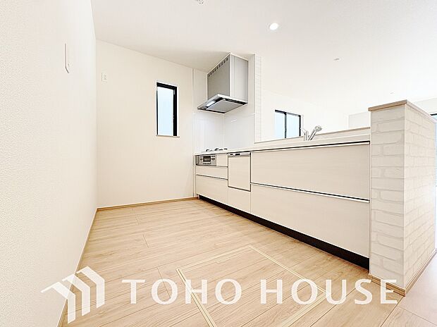 充実した収納スペースを搭載したシステムキッチンは、日々の家事がはかどります。