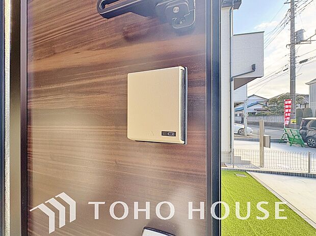 ボタンやカードひとつで鍵の施錠・解錠が出来ます。補助錠として鍵穴のない電子錠を選ぶ方も増加中。