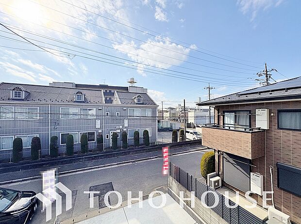 頬をなでる優しい風を感じることが出来るバルコニー。つい深呼吸をしたくなる気持ちの良い眺望です。