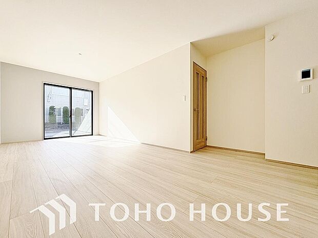 リビングも広く設け、訪れる人々を暖かく迎えてくれます。