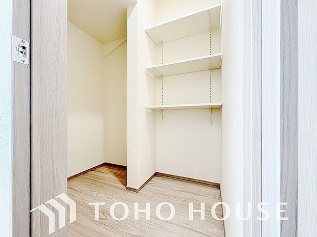 パントリーは食品庫として使われるほか、災害時の非常食の置き場所としても非常に便利です!