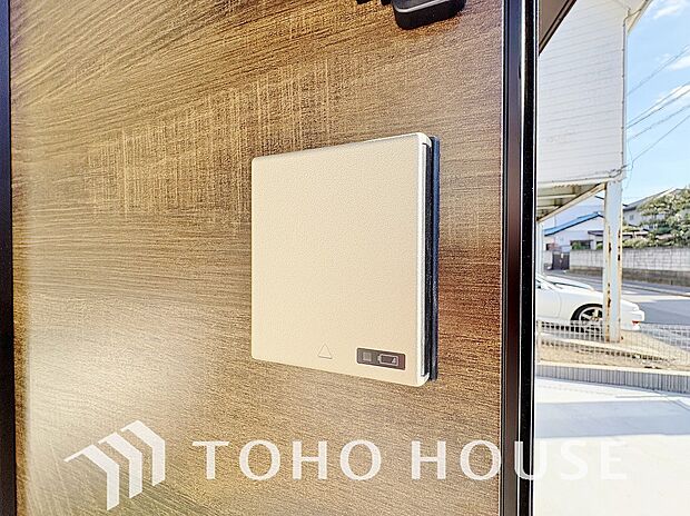 ボタンやカードひとつで鍵の施錠・解錠が出来ます。補助錠として鍵穴のない電子錠を選ぶ方も増加中。