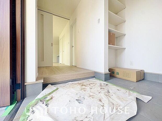 ゲストを招き、家族を迎える玄関は、ディスプレイや照明にこだわってみてはいかがでしょうか。