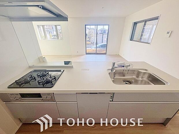 美しく、使いやすい、キッチン空間。優しい温もりを醸し出すキッチンは料理の為の配慮を随所に注ぎました。