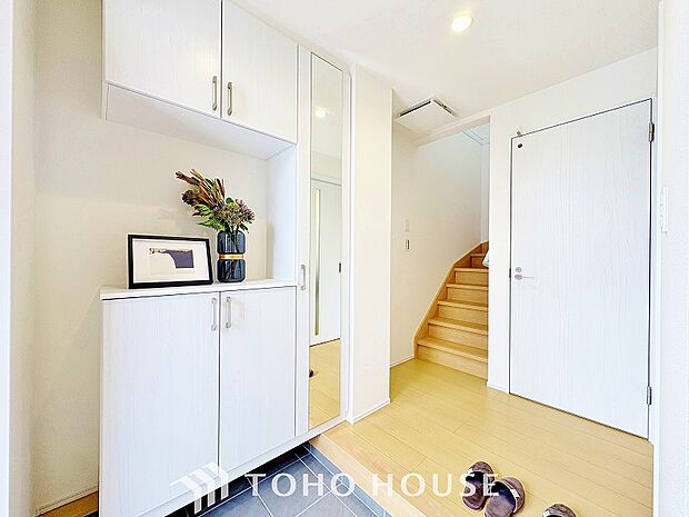 土足のまま入れるので、ゴルフバックなどがそのまま収納可能。散らかりがちな玄関をすっきりと保てます。