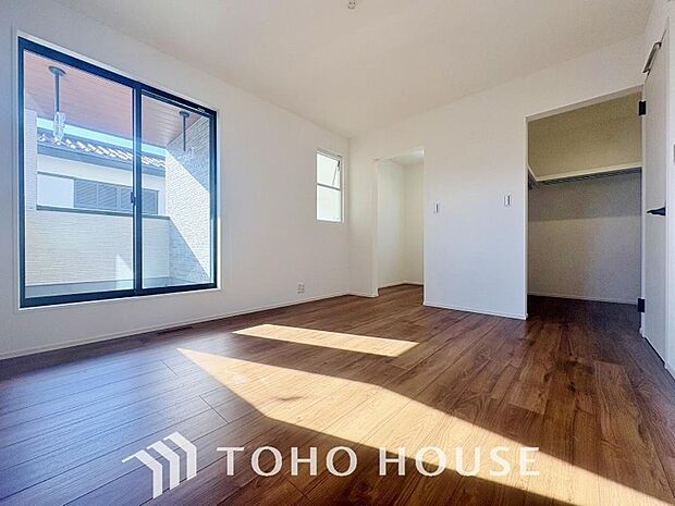 白を基調とした室内は、明るい住空間を造り出すだけでなく、清潔感をもたらしてくれます。