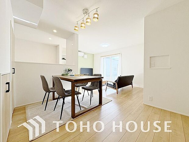 ここにはみんなが集い、食事と楽しい会話が始まる。そんな幸せを感じさせてくれる場所でありたい。