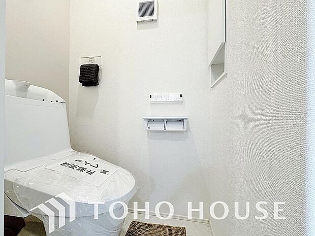 トイレには快適な温水洗浄便座付