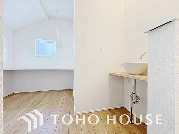 居室の一部にはリモートワークスペースやパソコン机となるワークカウンターを設置しております。