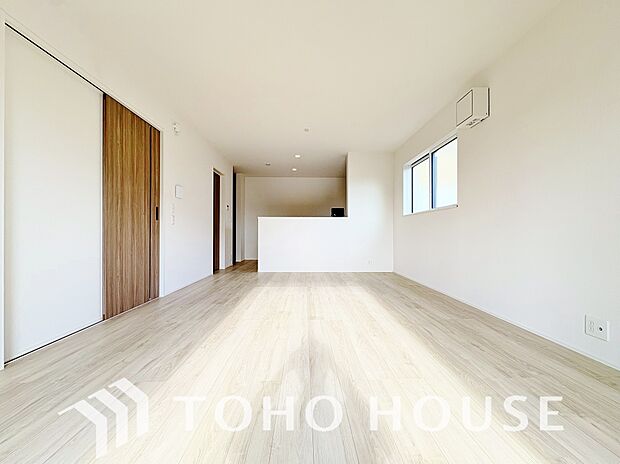 ＬＤＫでは家族が集まり、明るく穏やかな空気のなかで飲んだり、食べたり、笑ったり。