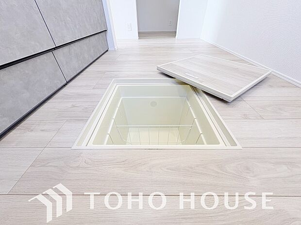 床下収納は収納スペースだけでなく、お住まいを点検する上での大事な部分となっております。