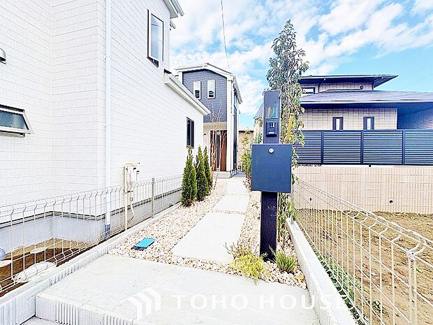 毎日みんなを見送り、そして迎え入れる場所だから。帰りたくなる家をテーマに設計した、自慢の玄関です。