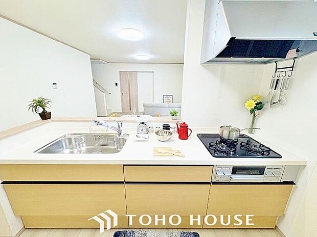 美しく、使いやすい、キッチン空間。優しい温もりを醸し出すキッチンは料理の為の配慮を随所に注ぎました。