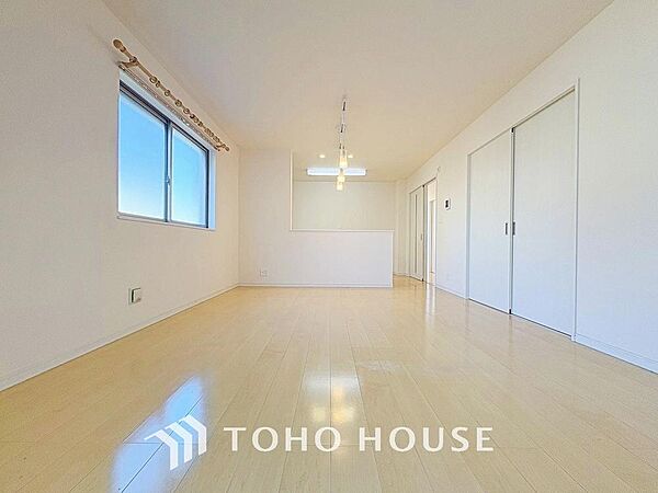 造りこんだ空間演出の妙が生み出す光と質のハーモニーはこの住宅のクオリティの良さを実感させてくれます。