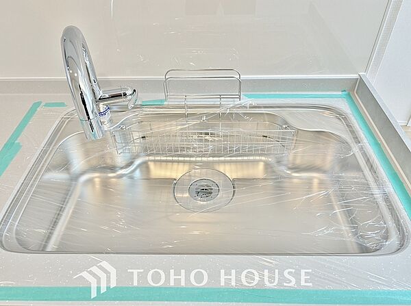 ワンタッチで浄水と原水と切り替えできる、見た目にもスマートな浄水器一体型の水栓。