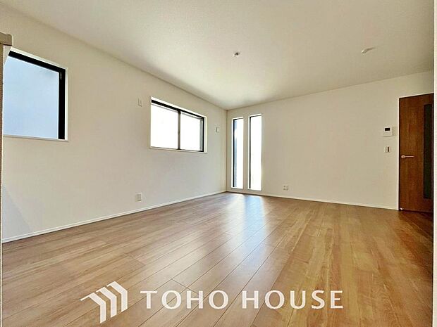 作り手の「気持ちの良いリビングでお過ごししていただきたい」という思いを感じさせます。