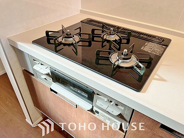 毎日料理をする、料理が好き、家族が多くて量を作る必要がある、等の方々にとっては必須の3口コンロ。