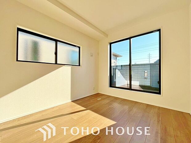 一日の疲れを癒やしてくれる主寝室。時を忘れて過ごす場所として過ごせるお部屋。