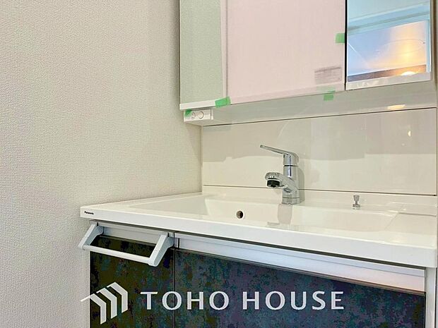 シンプルだからこそ使いやすい。スタンダードなデザインの洗面ボウルは清潔感あるオフホワイトです。