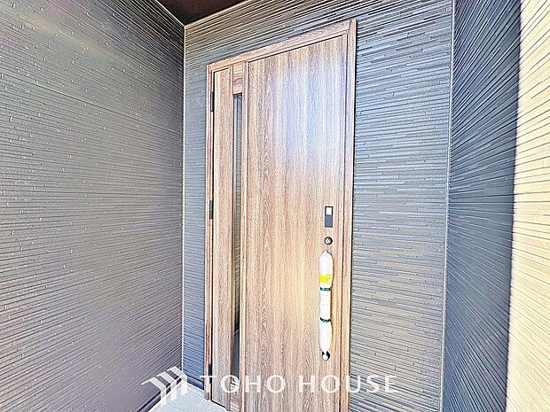 毎日みんなを見送り、そして迎え入れる場所だから。帰りたくなる家をテーマに設計した、自慢の玄関です。