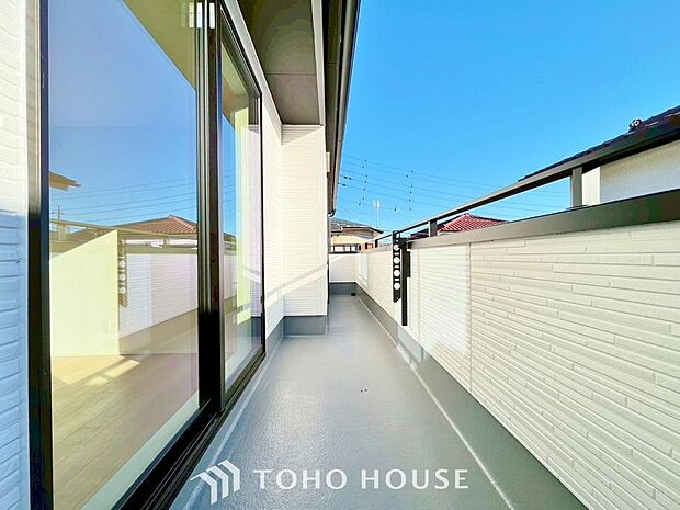 夜空の煌めきや、室内への通風や採光へ一役。ガーデニング等も充分に楽しめる広さを確保しております。