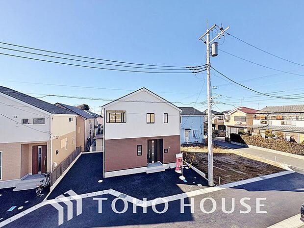 頬をなでる優しい風を感じることが出来るバルコニー。つい深呼吸をしたくなる気持ちの良い眺望です。