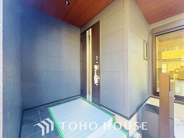 毎日みんなを見送り、そして迎え入れる場所だから。帰りたくなる家をテーマに設計した、自慢の玄関です。