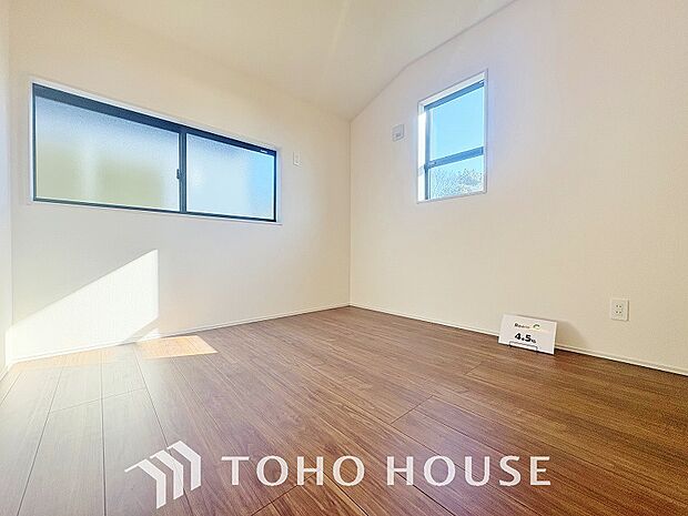 これからの新しいお部屋。ここにはどんな家具を置こう?自分好みのインテリアを考える時間も楽しいですね。