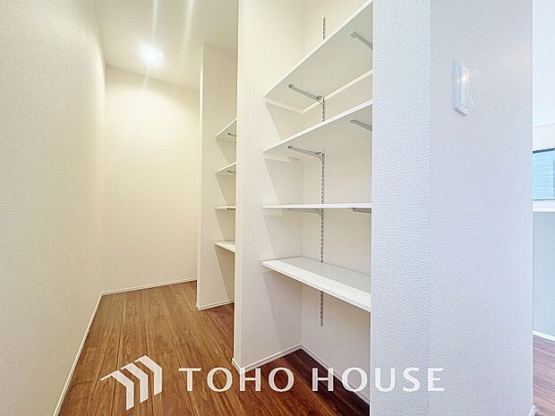 パントリーは食品庫として使われるほか、災害時の非常食の置き場所としても非常に便利です！