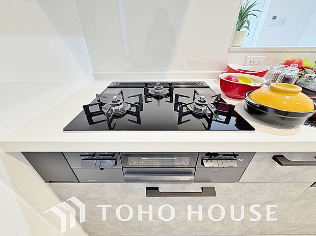 毎日料理をする、料理が好き、家族が多くて量を作る必要がある、等の方々にとっては必須の3口コンロ。