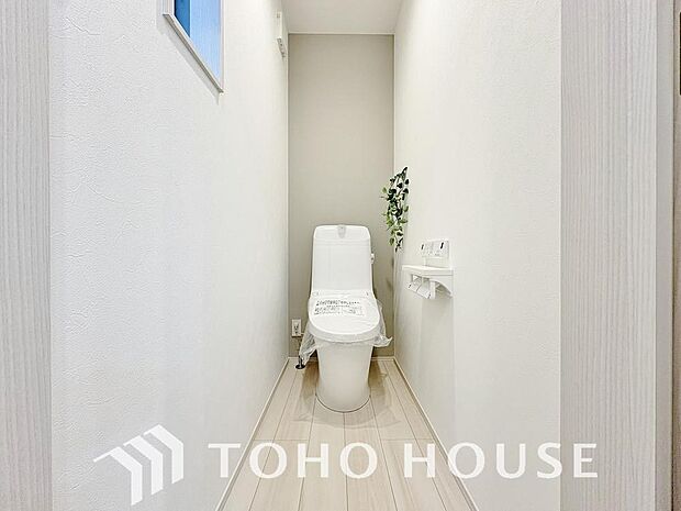 清潔な空間であって頂けますように、目に留まるだけではなく、汚れをふき取り易いフロアと壁紙をチョイス。