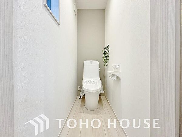 清潔な空間であって頂けますように、目に留まるだけではなく、汚れをふき取り易いフロアと壁紙をチョイス。