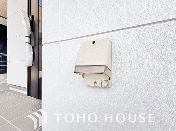 外部コンセント完備。イルミネーションや高圧洗浄機など、屋外で使用する電気機器への電源供給用コンセント