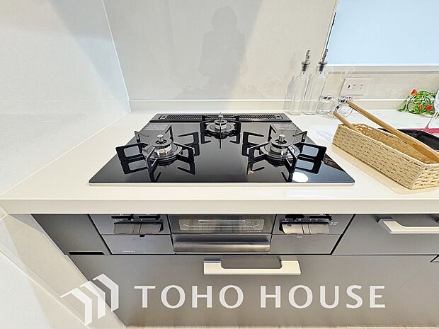 毎日料理をする、料理が好き、家族が多くて量を作る必要がある、等の方々にとっては必須の3口コンロ。